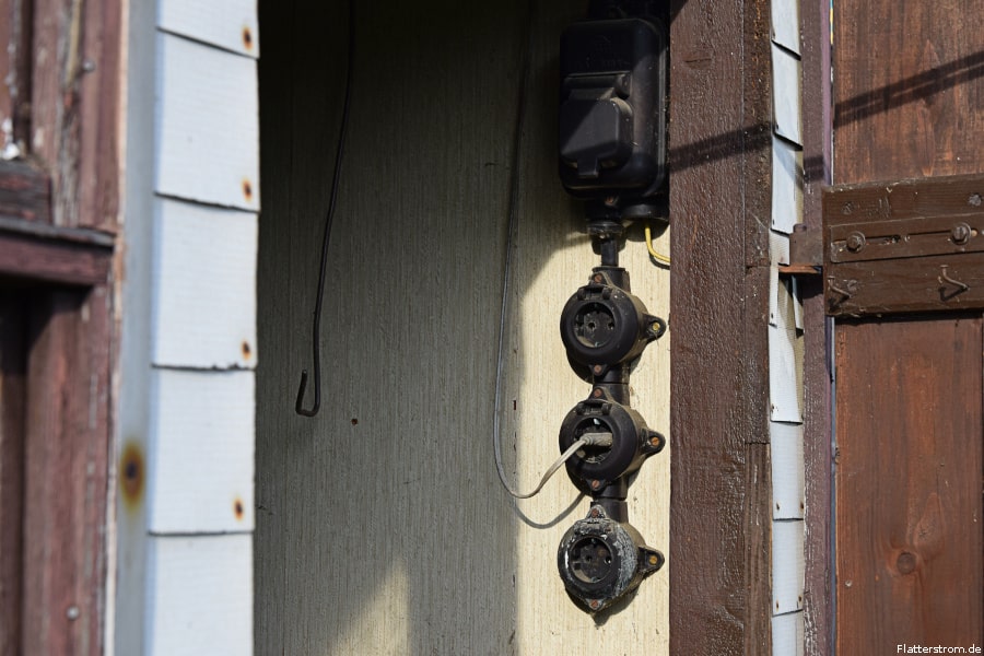 Entnahmestelle (mit thermischer Absicherung) für Flatterstrom.